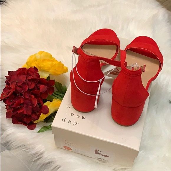 NEW! Red Block Heel Shoe - Picture 3 of 3